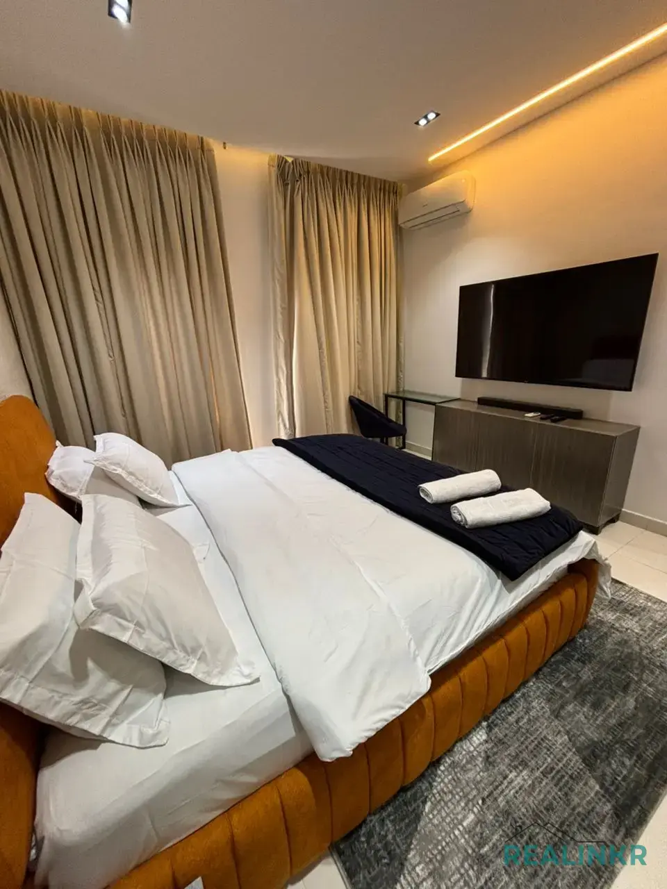 Fully furnished 1 Bedroom Serviced Apartment