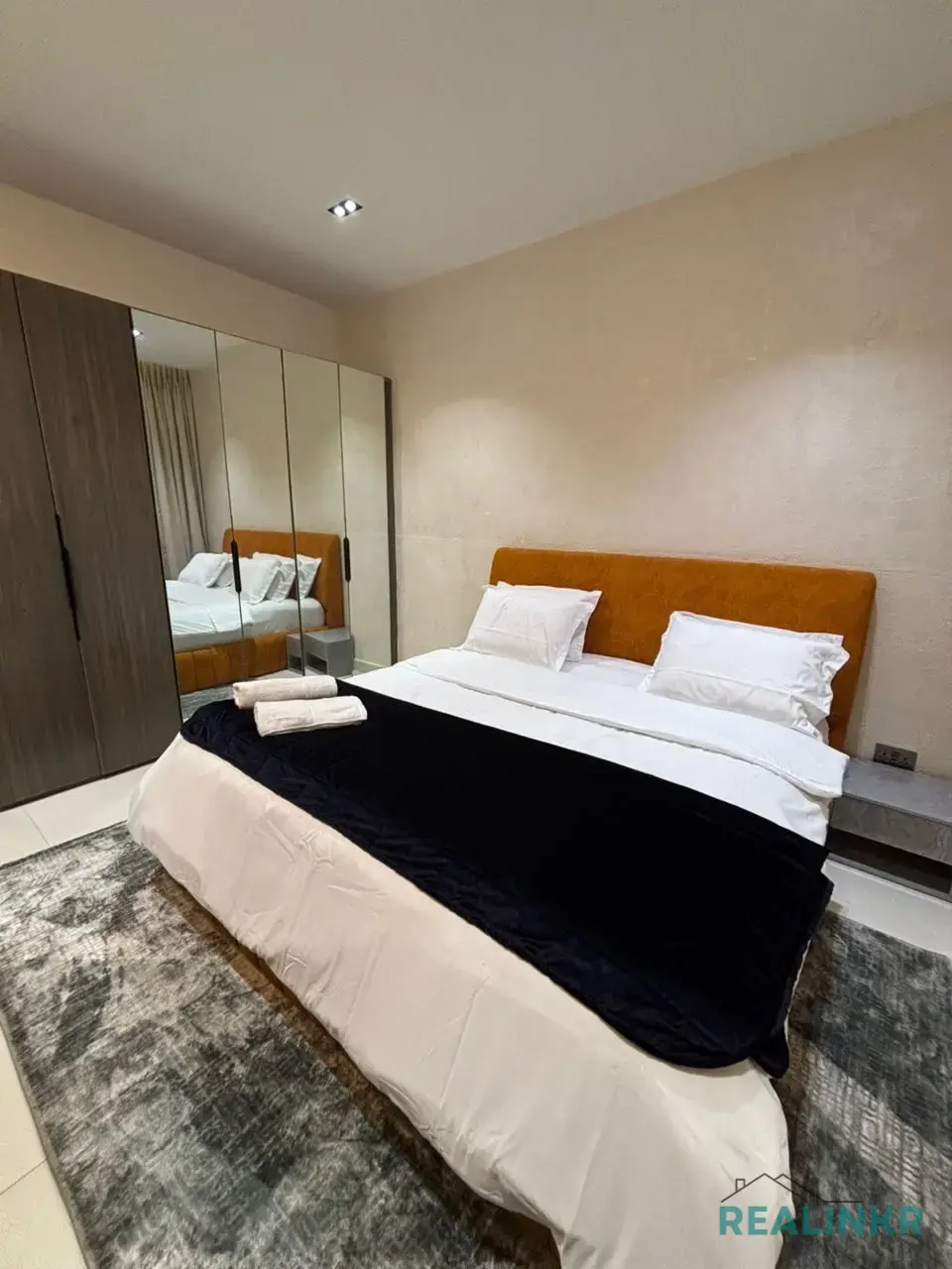 Fully furnished 1 Bedroom Serviced Apartment