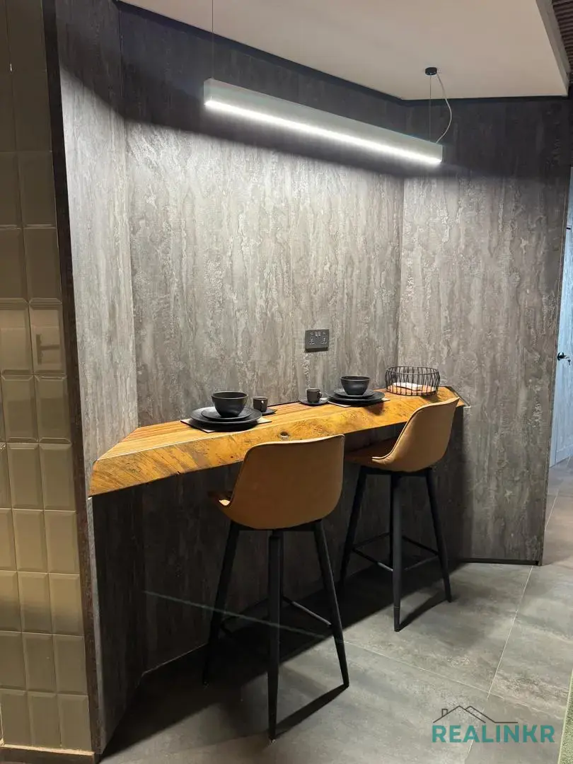 Fully Furnished Waterfront 1 bedroom Serviced Apartment