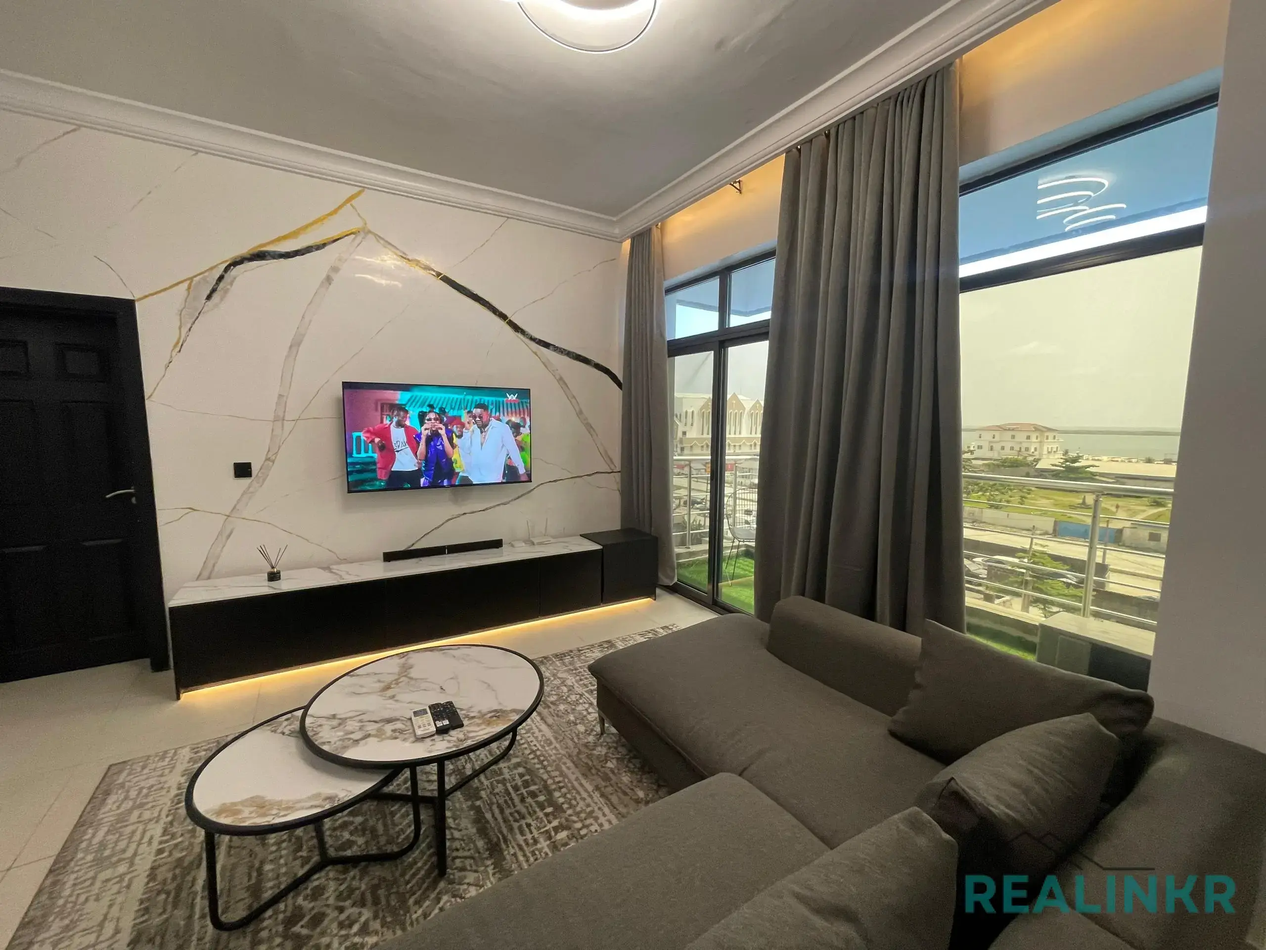 1 Bedroom Service Apartment Fully Furnished