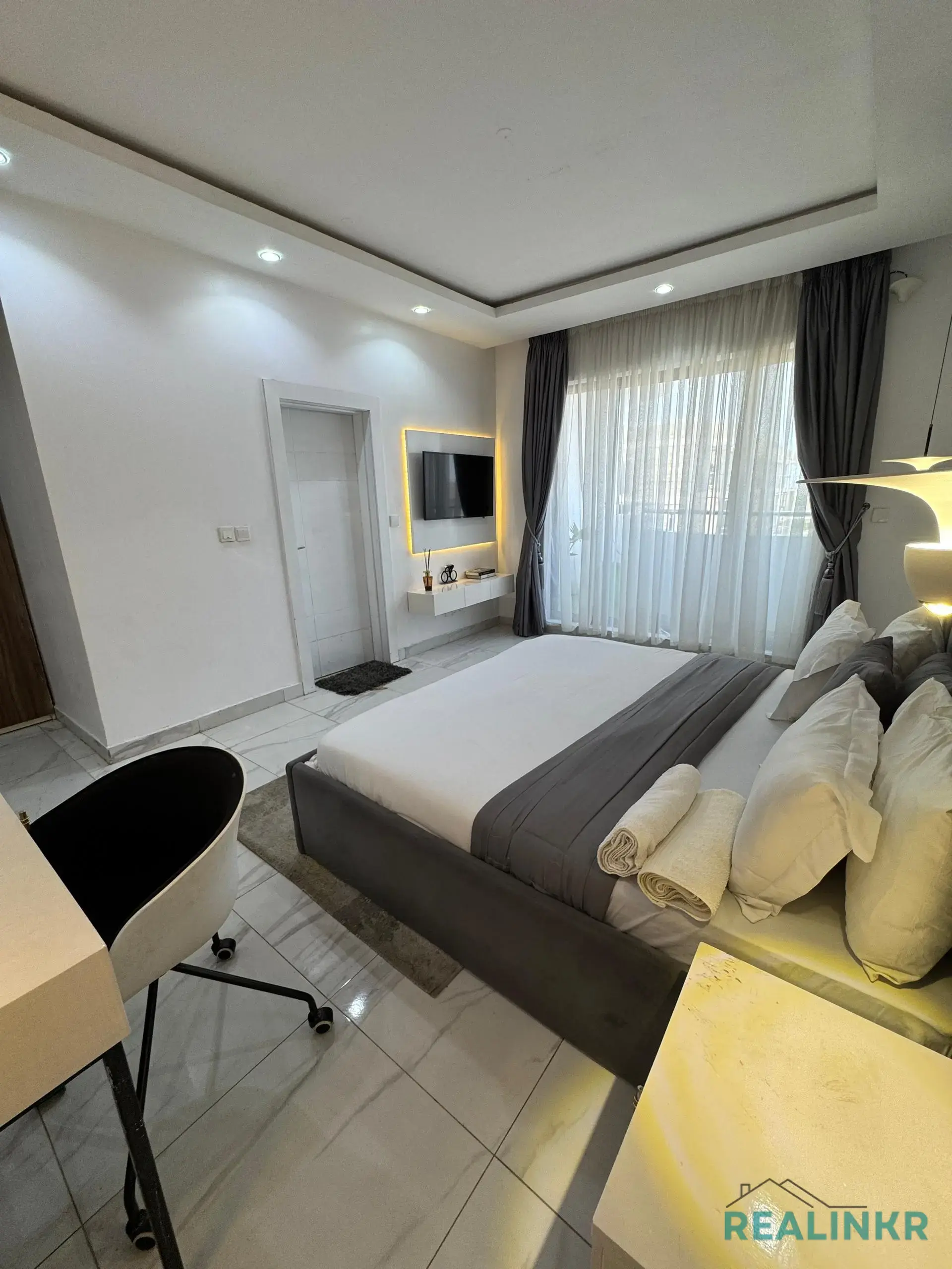 Fully Furnished 2 Bedroom Serviced Apartment